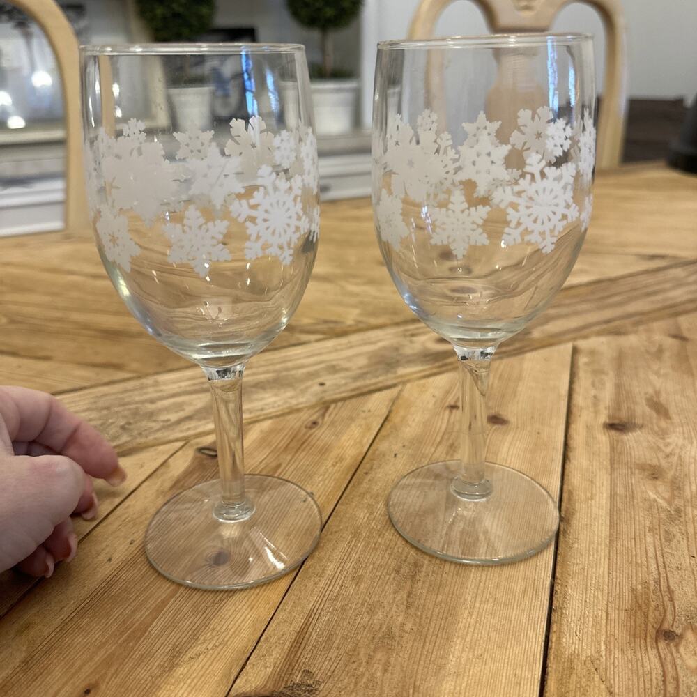 VTG Snowflake Winter‎ Clear Glass Stemmed Wine Glasses Set of 2 8 oz. 7"H 2.5"D